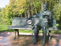 Памятник Чайковскому в Клину