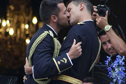 Испанские геи-полицейские